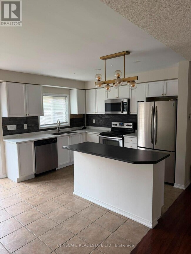 Building Photo - 5255 Palmetto Pl