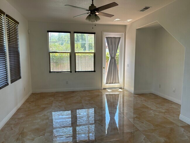 Foto del edificio - 31750 Paseo de Castaic