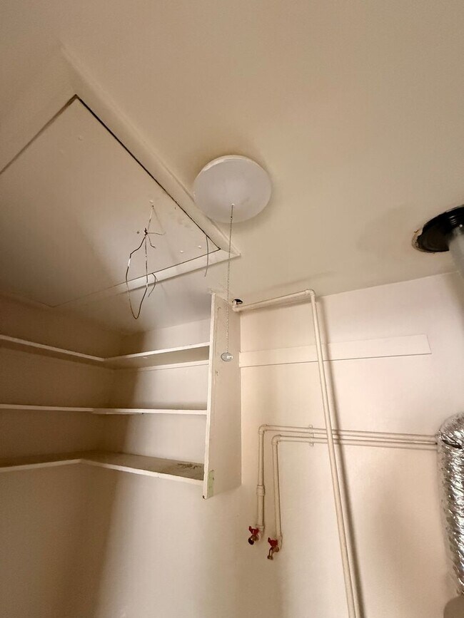 Building Photo - 218 Walnut St