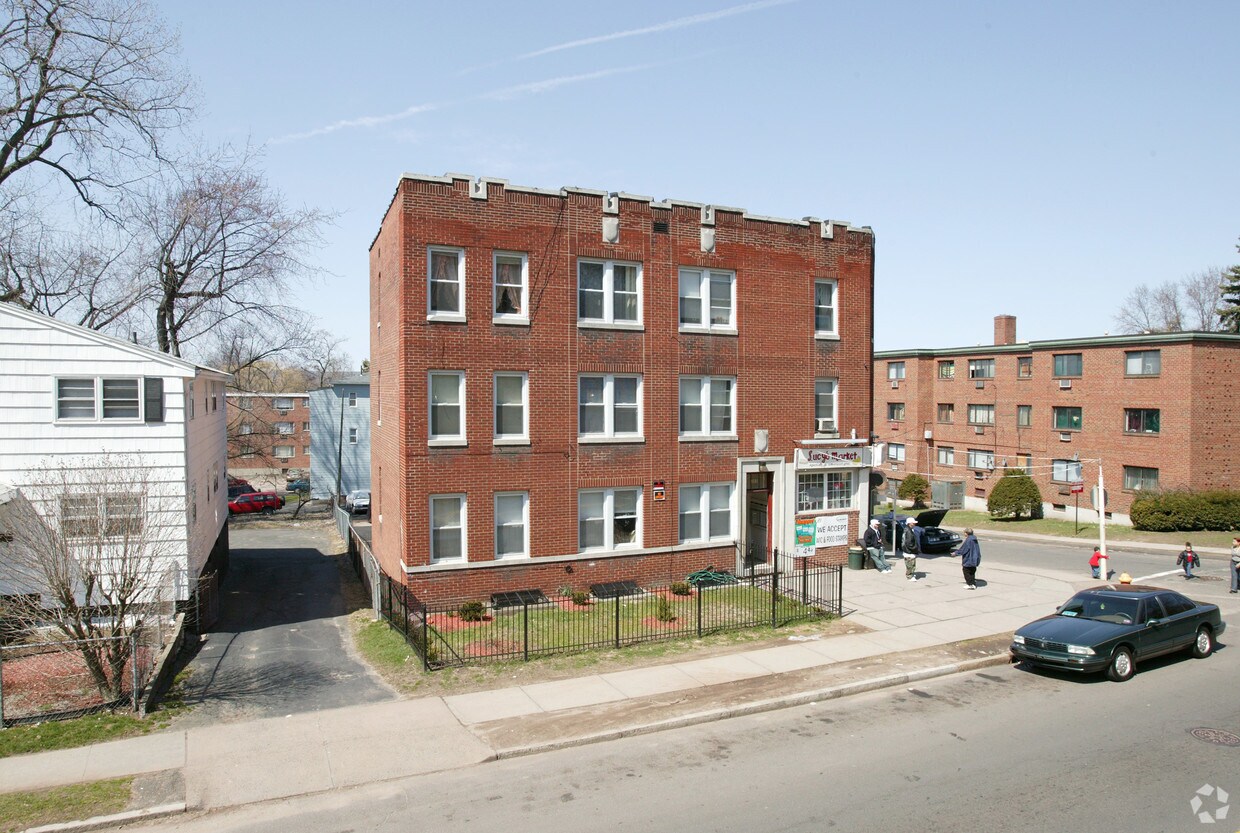 Building Photo - 305 Zion St