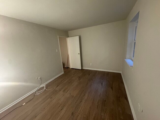 Foto del edificio - 4000 Gypsy Ln