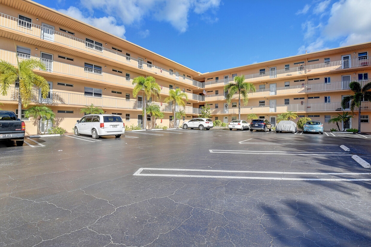 2515 NE 2nd Ct Unit 203, Boynton Beach, FL 33435 Condo for Rent in