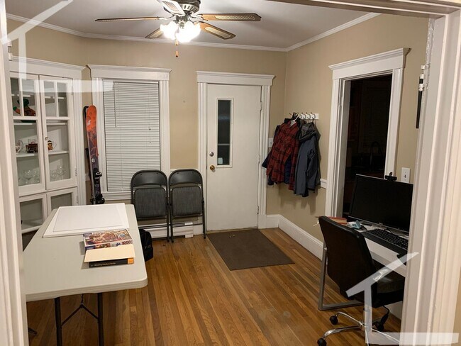 Building Photo - 1 bed with den in Watertown