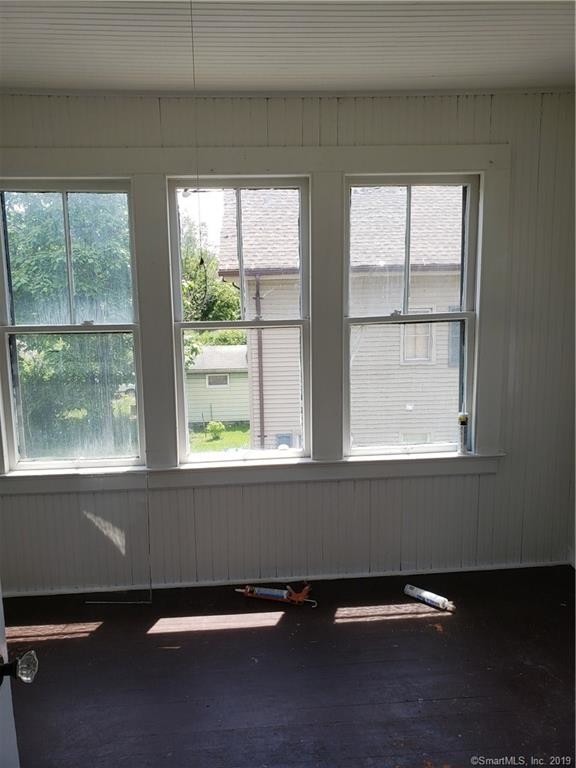 Building Photo - 306 Elm St