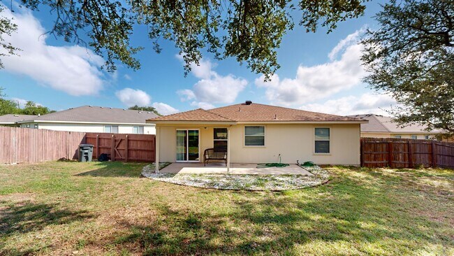 Building Photo - FREE DECEMBER RENT! PETS WELCOME!!!