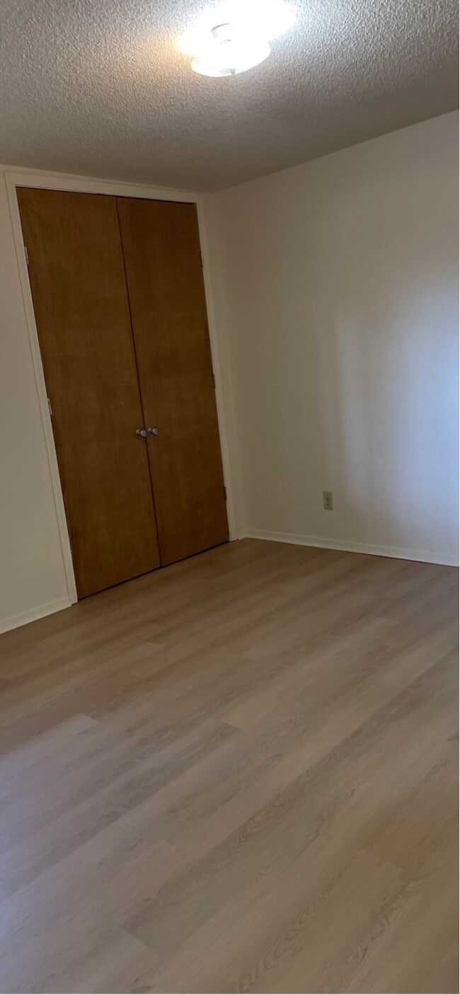 Foto del edificio - 401 Shadow Oaks Dr