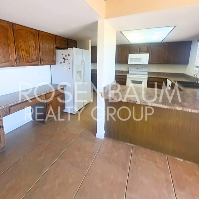 Foto del edificio - Gorgeous 3-beds, 3-baths home in the Suncr...