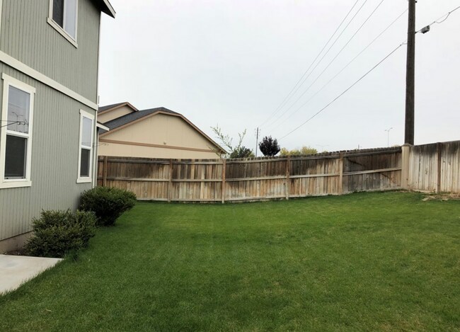 Foto del edificio - Large 3 Bedroom Home in Park Orchard Neigh...