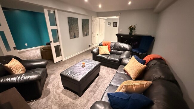 Building Photo - 8556 Milomir St