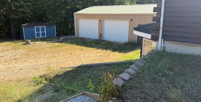 Building Photo - 15900 Top Dr