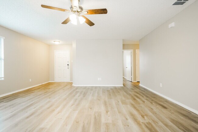 Foto del edificio - 7820 Whitney Ln