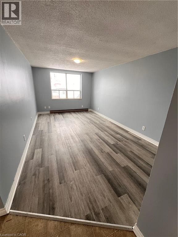 Building Photo - 102 Kenilworth Ave N