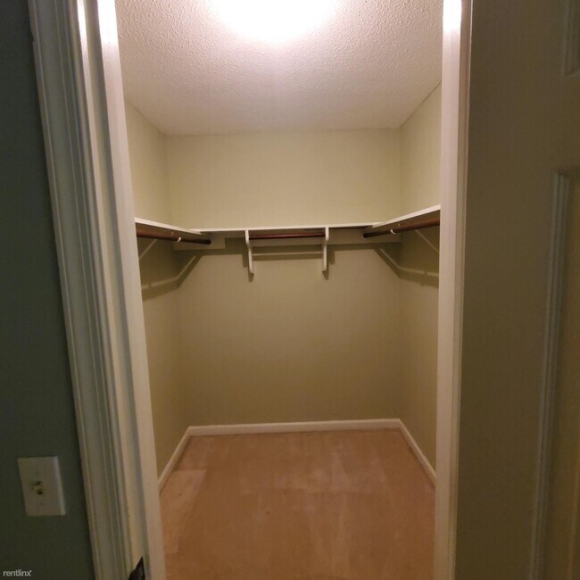 Building Photo - 3 br, 2 bath House - 6800 River Hills Dr