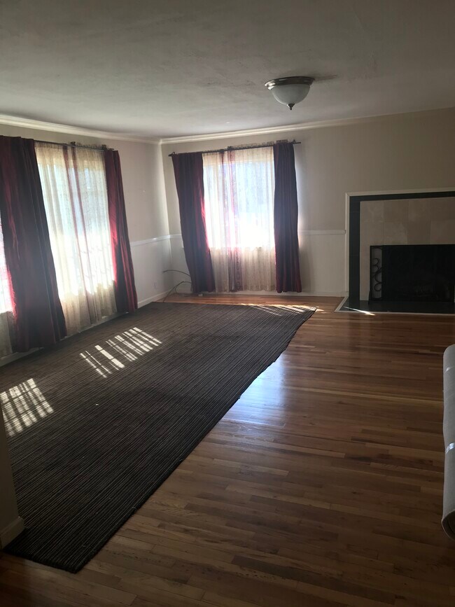 Foto del edificio - 385 E San Fernando St