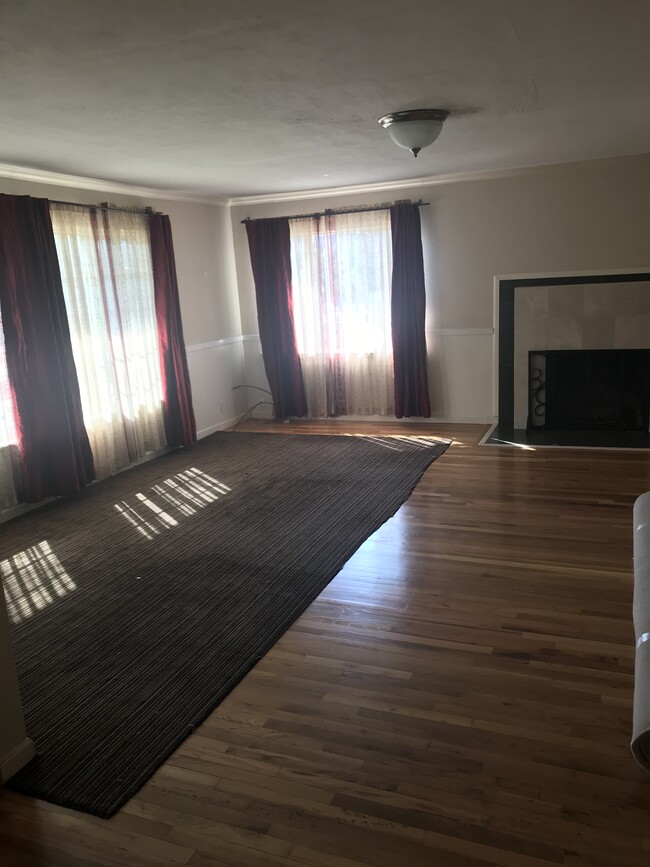 Building Photo - 385 E San Fernando St