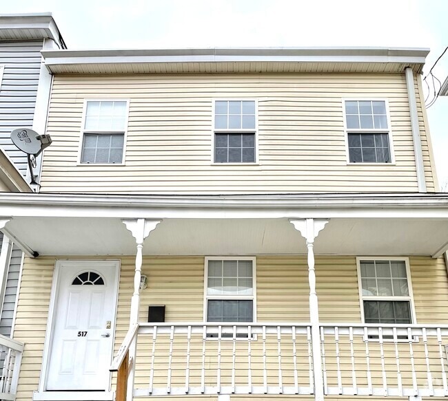 Building Photo - 517 Mosby St
