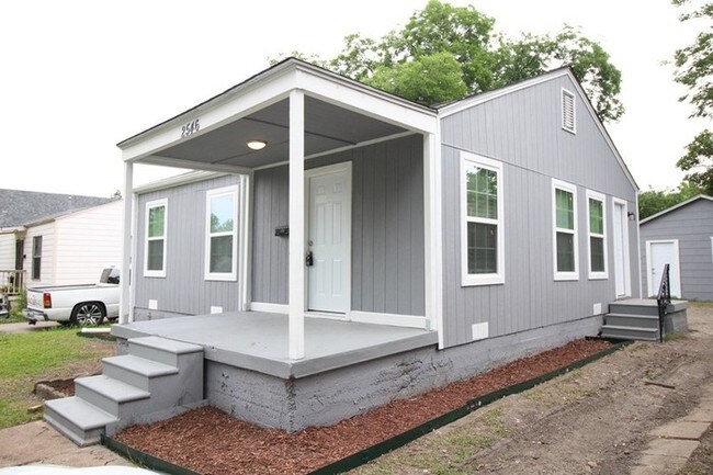 Building Photo - 2 bed, 1 bath home in Oak Cliff