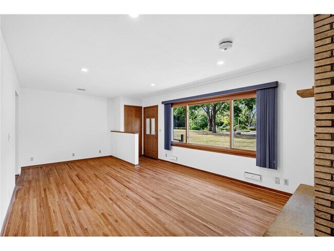 Foto del edificio - 6015 Aspen Rd
