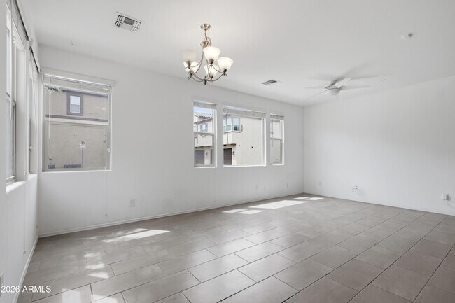 Foto del edificio - 14870 W Encanto Blvd
