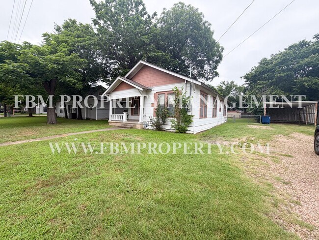 Foto del edificio - 205 W Gilmer St