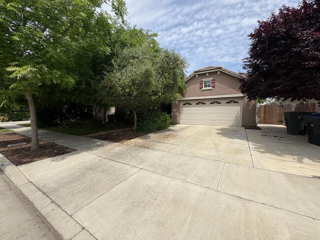 Foto del edificio - 3 Bedroom Home located NW Visalia!