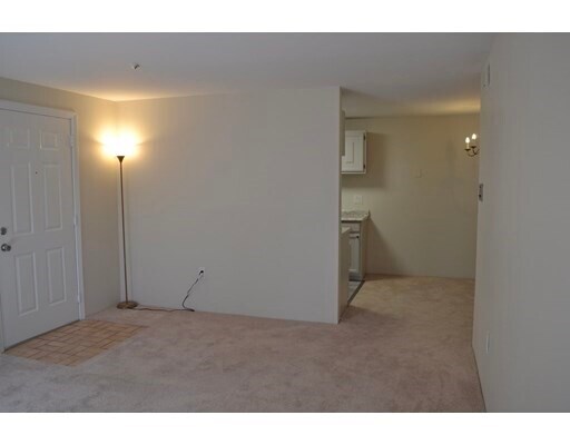 Foto del edificio - 7 Thoreau Ct