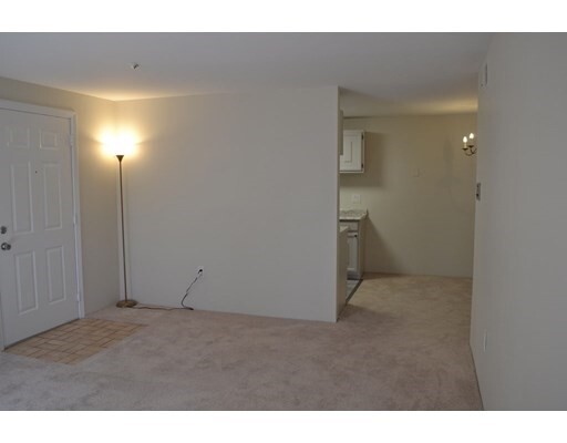 Building Photo - 7 Thoreau Ct