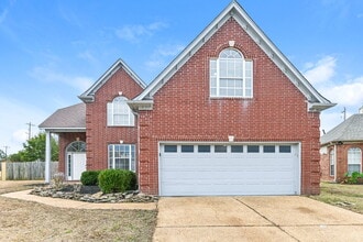 Building Photo - 7133 Queens Crown Ct