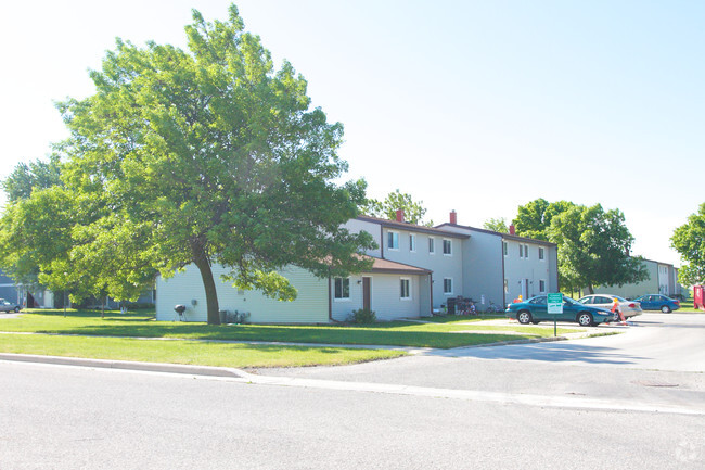 Building Photo - Diane Manor Apartments