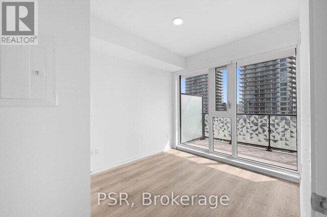 Photo du bâtiment - 101 Roehampton Ave