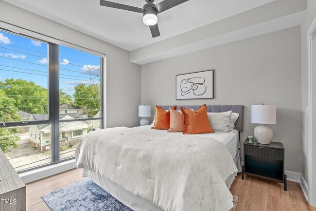 Building Photo - **OFFERING 50% OFF THE FIRST MONTH'S RENT*...