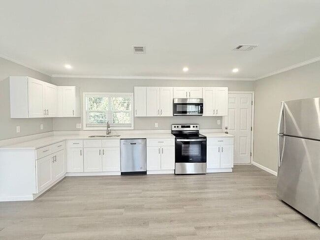 Building Photo - 1804 Doctor M.L.K. Jr Dr