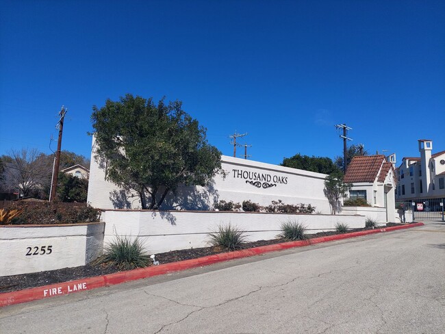 Building Photo - Thousand Oaks 3 Bedroom Condo with YMCA ne...
