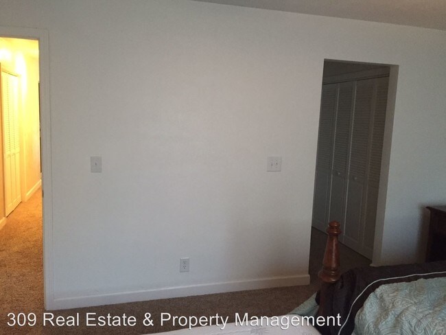Building Photo - 7110 N Rockvale Dr