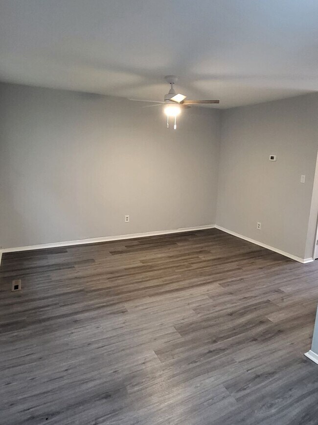 Building Photo - WELLINGTON OAKS