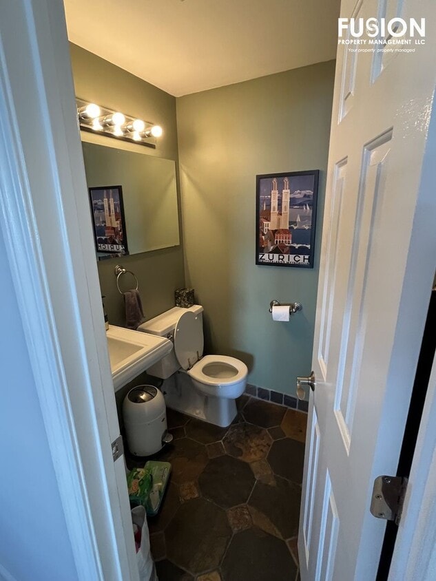 STUNNING LAKE VIEWS - Modern 2BR/2BA Corner Unit in The Vermont House - STUNNING LAKE VIEWS - Modern 2BR/2BA Corner Unit in The Vermont House