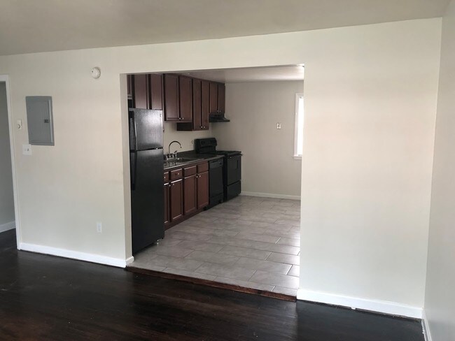 Colonial Court Apartments - East Hartford, CT | Apartments.com