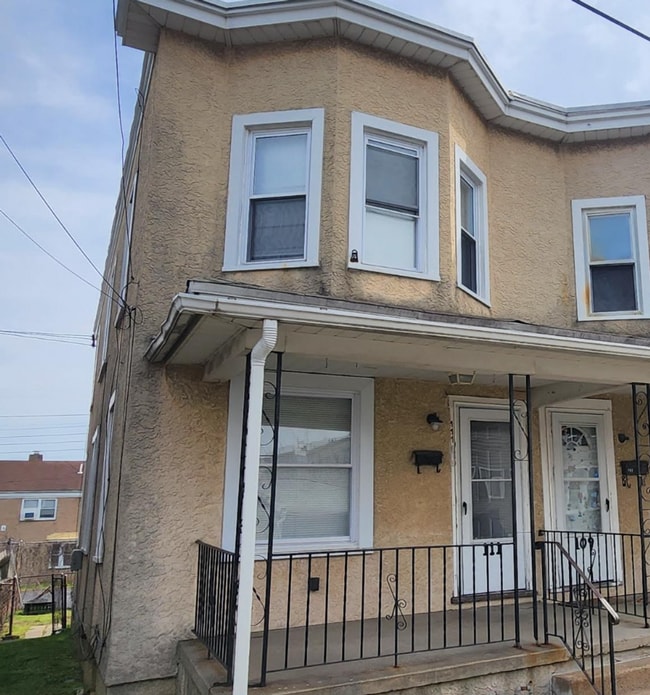 Foto del edificio - End row home with stainless appliances, wa...