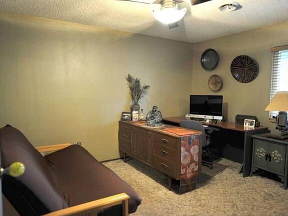 Foto del edificio - 1025 Lakeside Drive