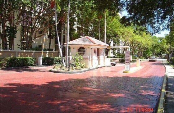 Primary Photo - 17011 N Bay Rd