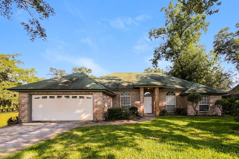 Foto principal - 12127 Rush Creek Dr N