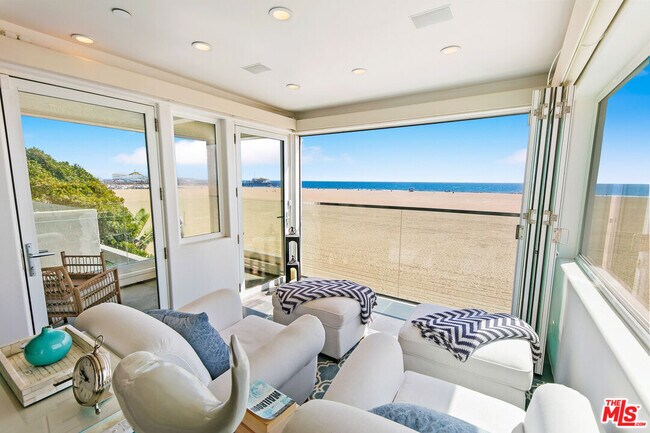 Foto del edificio - 1341 Palisades Beach Rd