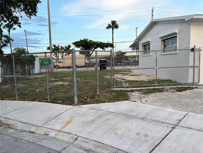 Foto del edificio - 994 SE 2nd Pl