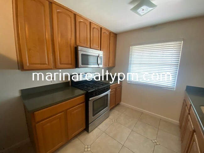 Building Photo - Charming 3 bedroom, 2 bathroom home locate...