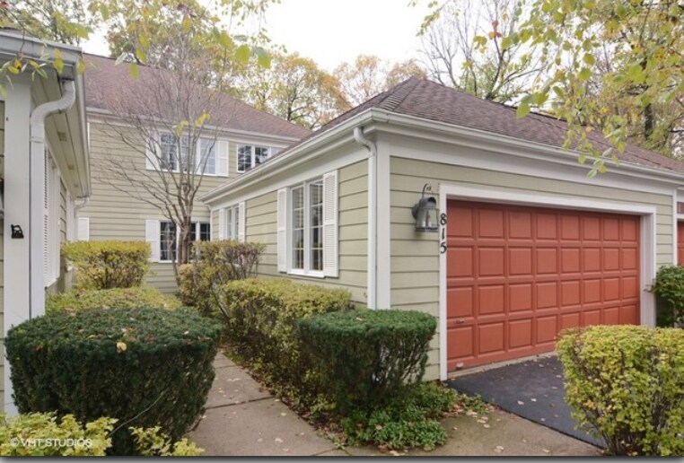 Foto principal - 815 Suffield Square