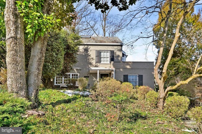 Foto del edificio - 6618 31st St NW