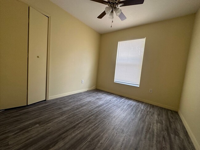 Building Photo - Beautiful Home Oversized Lot