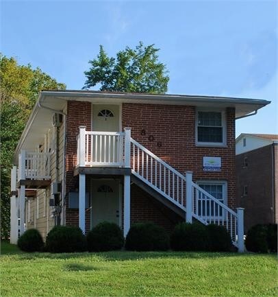 Primary Photo - 806 W College St