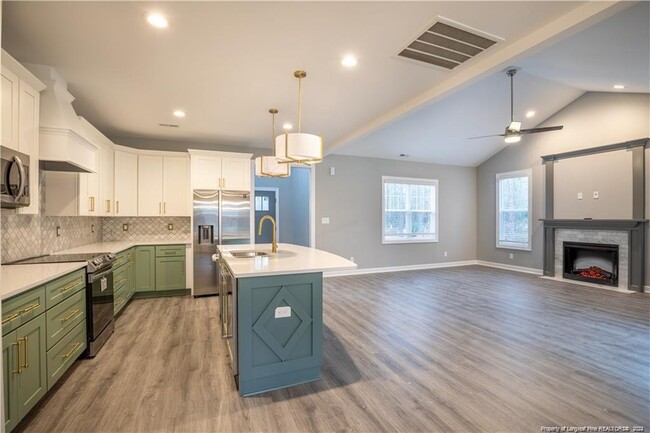 Building Photo - 15981 Old Orchard Ct