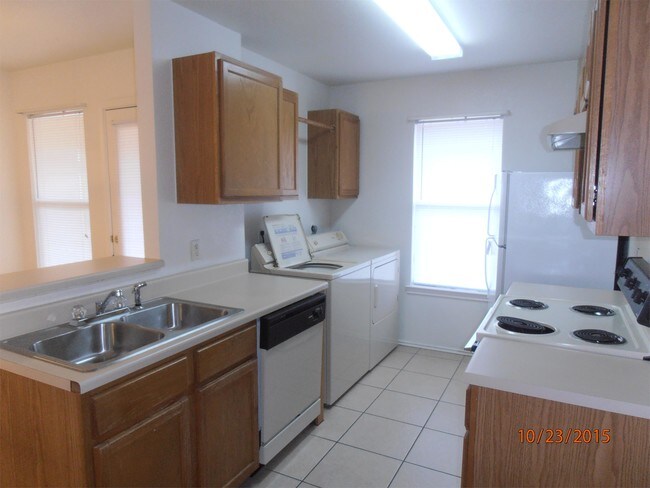 Building Photo - 1703 Spring Rose Cir